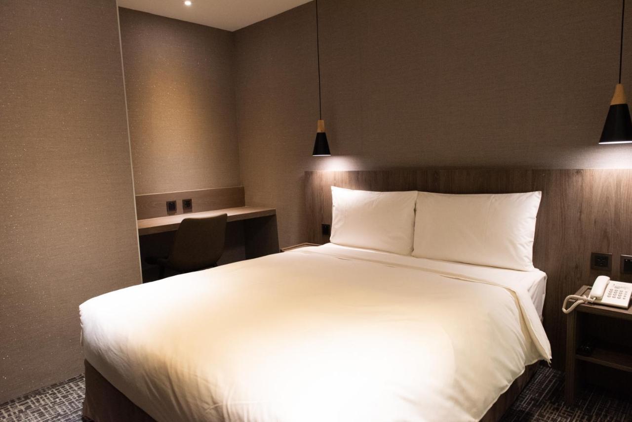 N Hotel Taipei Bagian luar foto