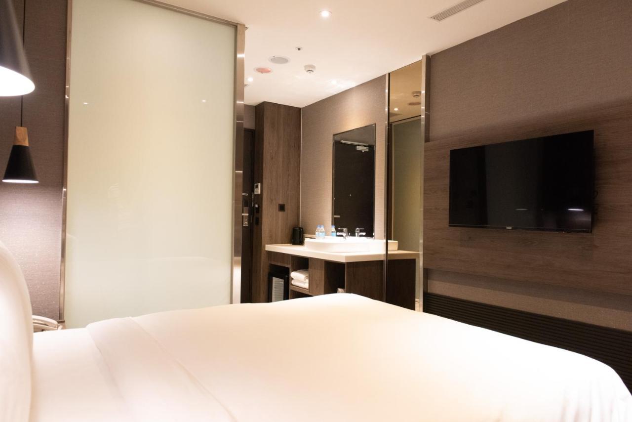 N Hotel Taipei Bagian luar foto