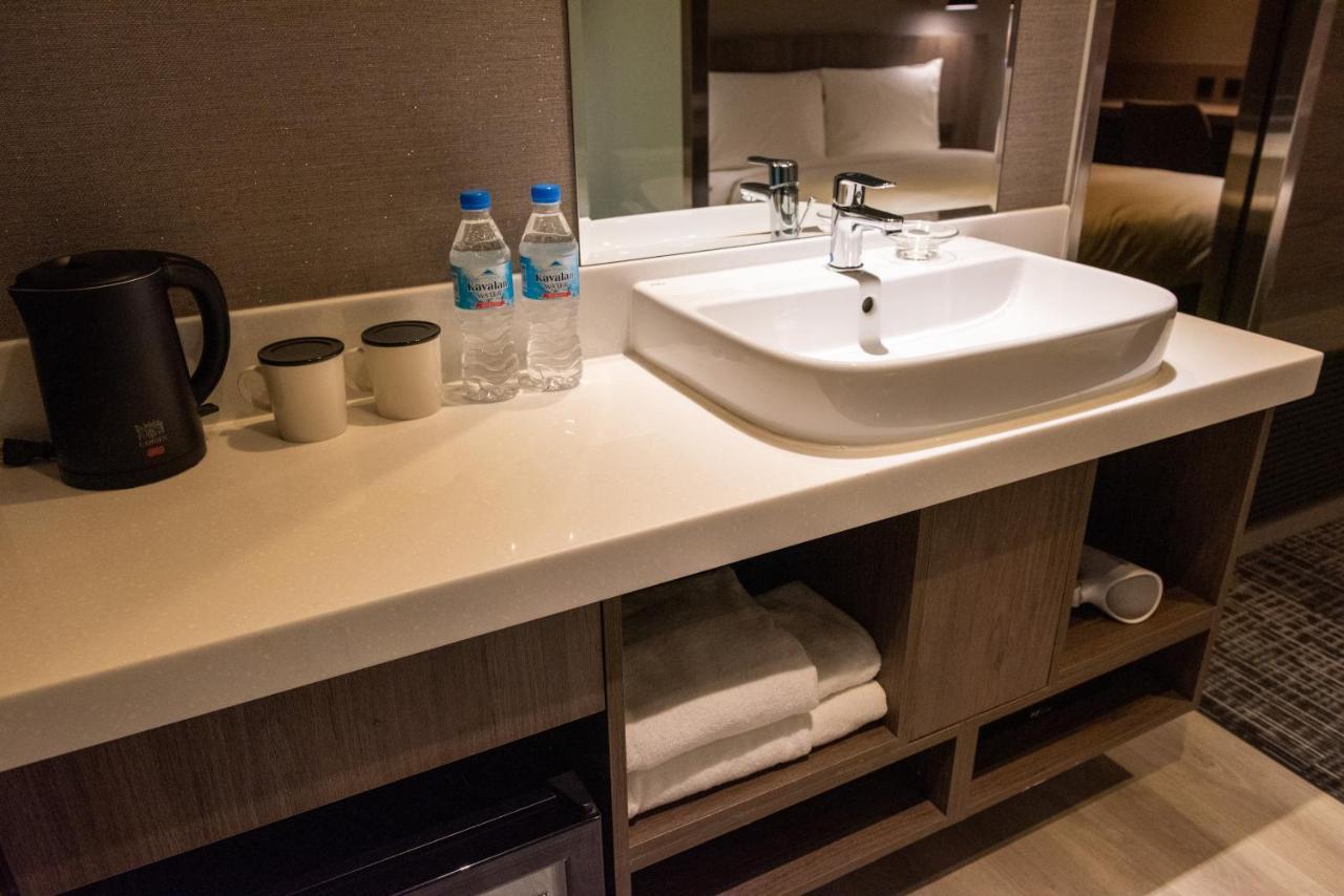 N Hotel Taipei Bagian luar foto