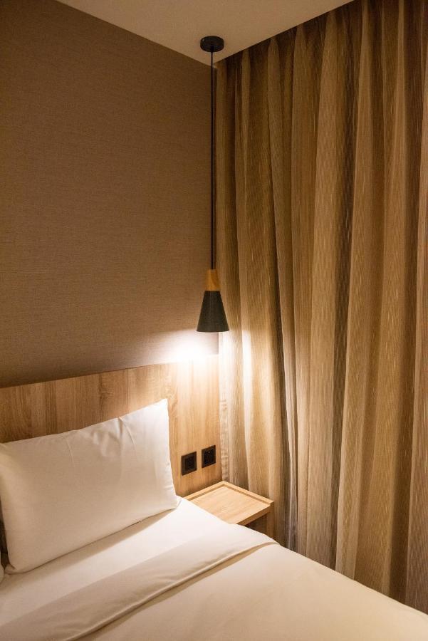 N Hotel Taipei Bagian luar foto